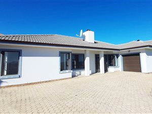 3 Bed House in Hartenbos Heuwels