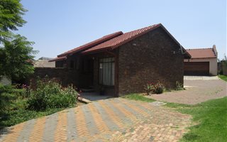 3 Bedroom House in Birchleigh North