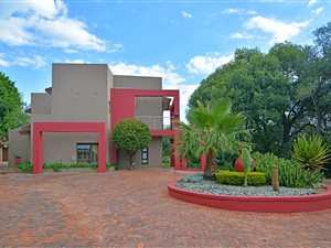 5 Bedroom House in Morningside Manor