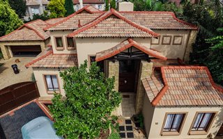 4 Bedroom House in Silver Lakes Golf Estate