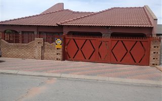 3 Bedroom House in African Jewel