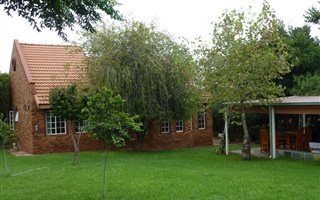 2 Bedroom Garden Cottage in Crowthorne
