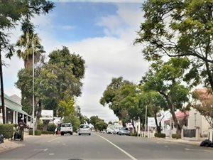 215 m² Land available in De Rust