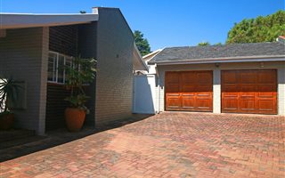 4 Bedroom House in Robin Acres
