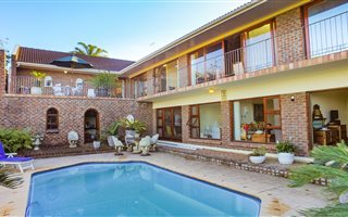 5 Bedroom House in Blue Bend
