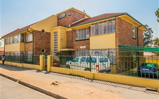 6 Bedroom Apartment in Rosettenville