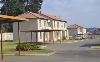 2 Bedroom Flat in Roodepoort West