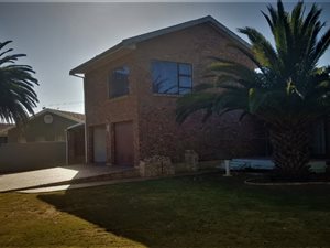6 Bed House in Rowallan Park and surrounds