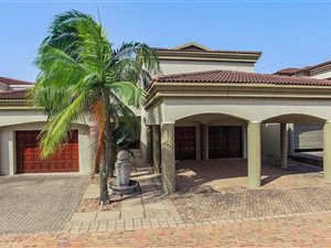 5 Bed House in Meerensee