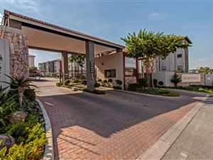 3 Bed Apartment in Lonehill