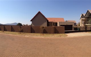 2 Bedroom House in Leloko