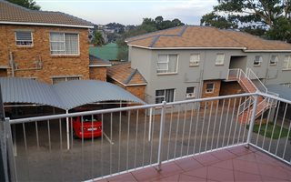2 Bedroom Townhouse in Roodepoort Central