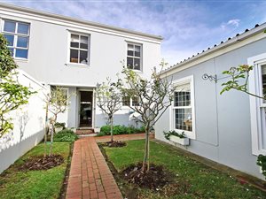 2 Bedroom Townhouse in Wynberg