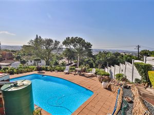 4 Bed House in Athlone Park