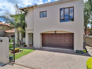 4 Bed House in Moreleta Park