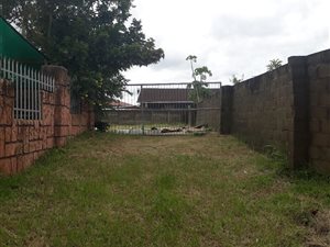 821 m² Land available in Brackenham