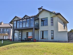 4 Bed House in Mossel Bay Golf Estate