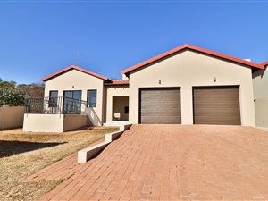 3 Bed House in Roodeplaat