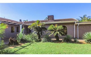 5 Bedroom House in Illovo Glen