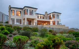 4 Bedroom House in Pezula Golf Estate