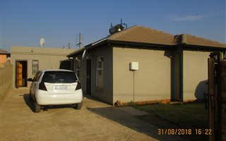 1 Bedroom Garden Cottage in Bram Fisherville