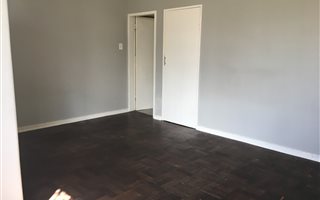 Bachelor apartment in Germiston Central