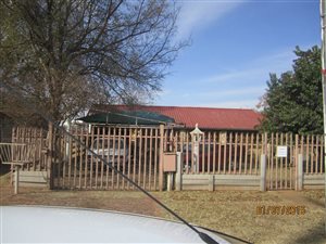 1428 m² Land available in Bult West