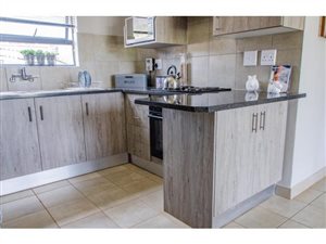2 Bed Apartment in Pretorius Park