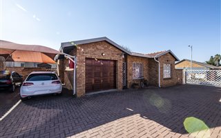 3 Bedroom Simplex in New Redruth