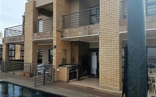 3 Bedroom Townhouse in Bronkhorstbaai