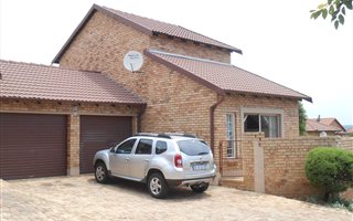 3 Bedroom Townhouse in Amberfield Manor