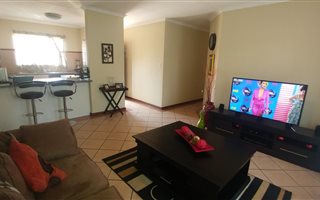 3 Bedroom Townhouse in Die Hoewes