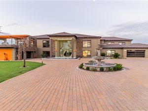 8 Bed House in Presidents Ranch