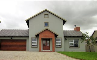4 Bedroom House in Mooikloof Equestrian Estate