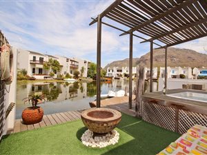 4 Bed House in Marina Da Gama