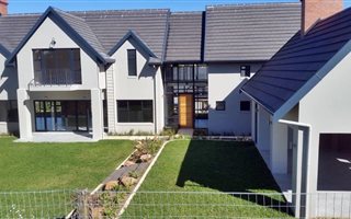 4 Bedroom House in Cotswold Downs Estate
