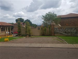 2 Bed Apartment in Die Hoewes