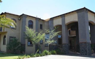 5 Bedroom House in Mooikloof Equestrian Estate