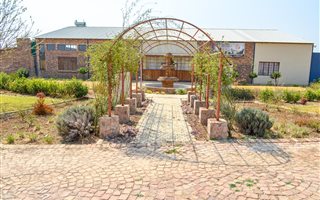 700 m² Commercial space in Boschkop