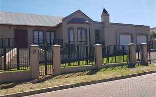 4 Bedroom House in Van Riebeeck Park