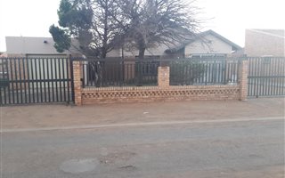 3 Bedroom House in Blomanda