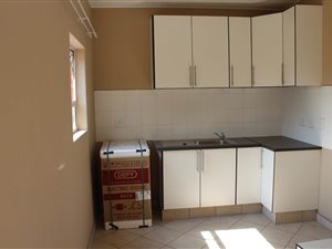 2 Bed Townhouse in Rhodesfield