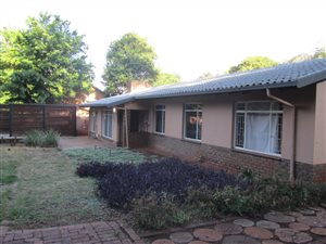 3 Bed House in Bronberrick