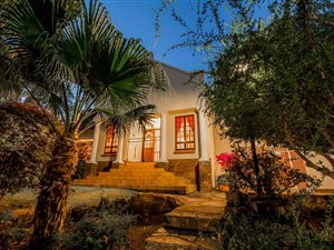 4 Bed House in Lynnwood Manor