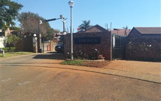 2 Bedroom Townhouse in Zwartkop