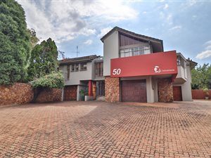 5 Bed House in Val de Grace