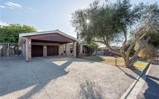 4 Bedroom House in Amandelrug