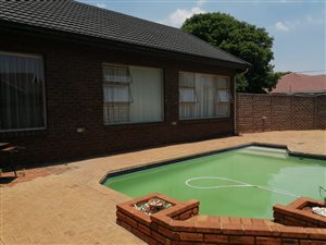 3 Bed House in Edelweiss