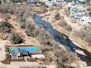 860 m² Land available in Helderfontein Estate