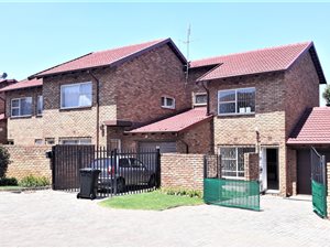 2 Bed Townhouse in Van Riebeeck Park